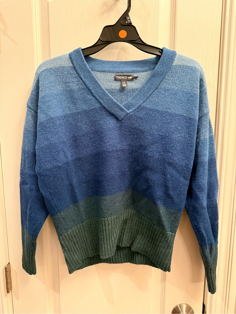 Toad&Co women's Blue and Teal Gradient V-Neck Sweater. Size Medium